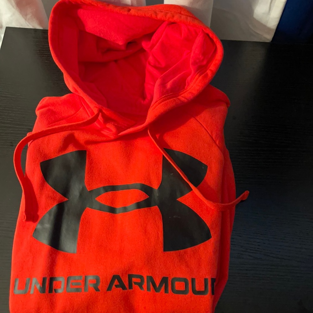 Men or Boys Under Armour Swestshirt